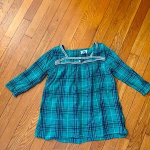 Girls Old Navy 3/4’s sleeve shirt.